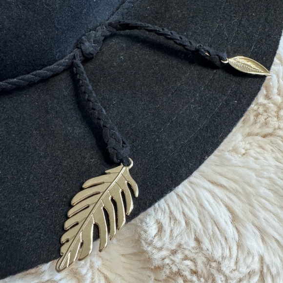 H&M Classic Black Floppy Hat - Picture 2 of 6